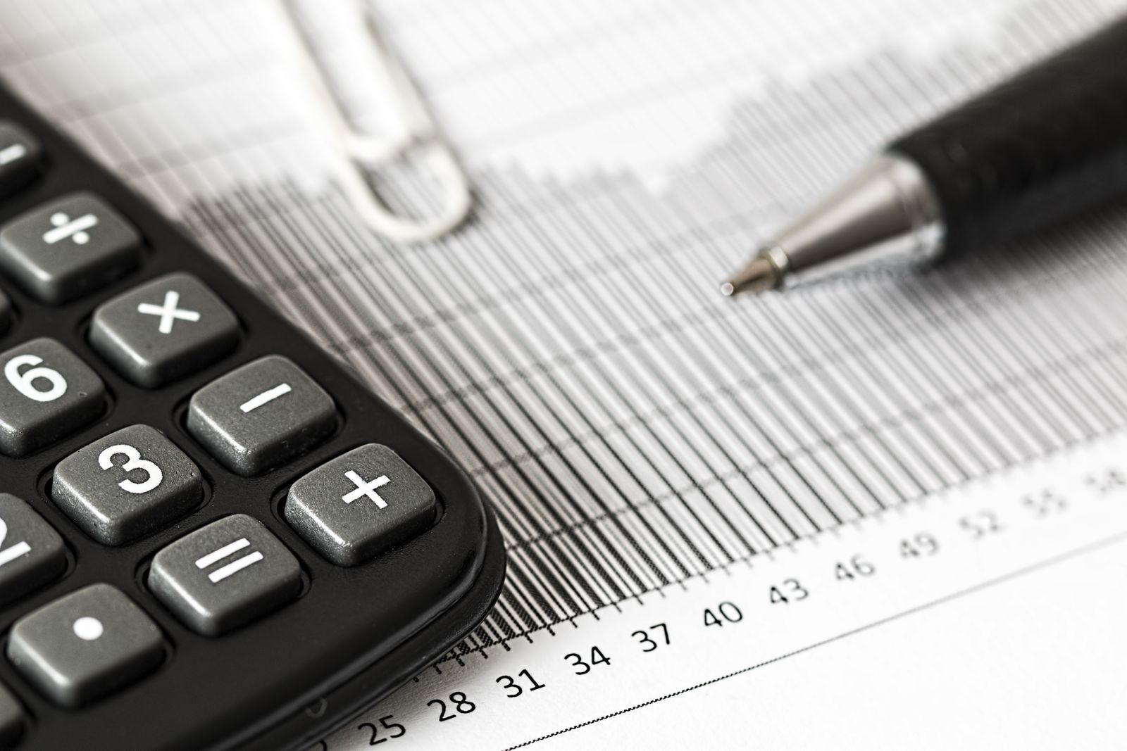 Calculadora y gráficos para simular el puntaje de una oferta en licitación
