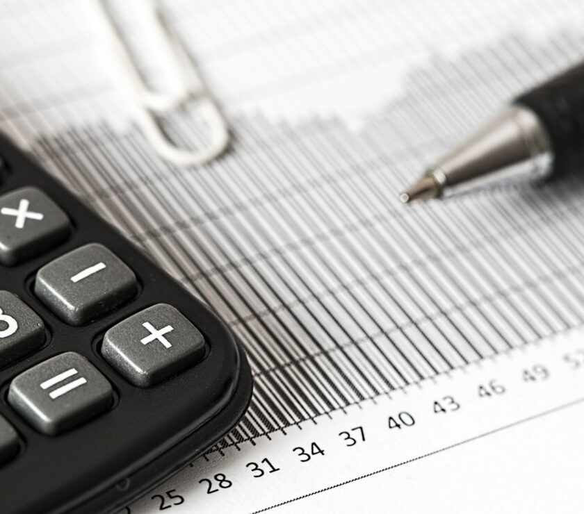 Calculadora y gráficos para simular el puntaje de una oferta en licitación